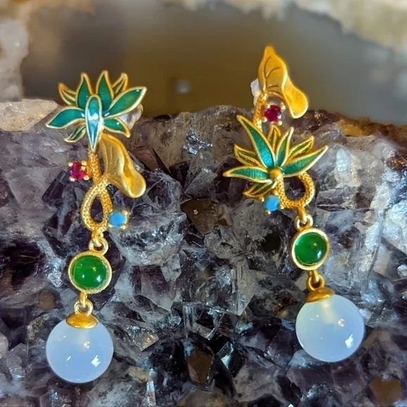 ASYMMETRICAL lotus 🪷 pendant earrings - Picture 2 of 5